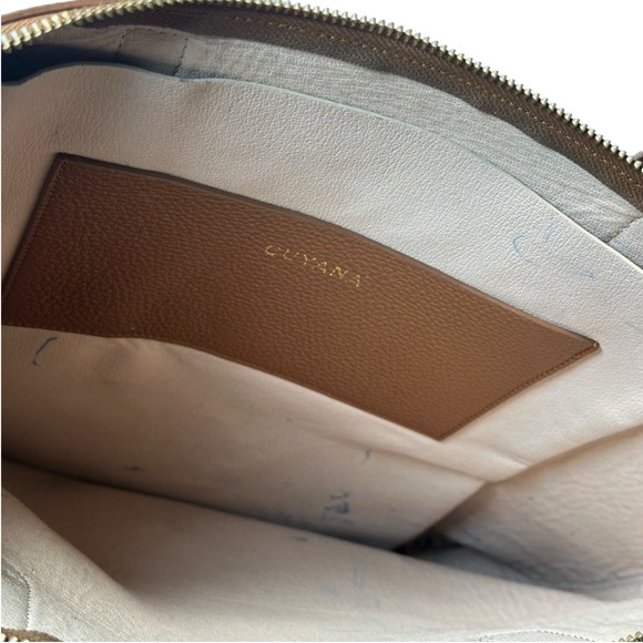 Cuyana Classic Leather Zipper Tote Brown - Picture 12 of 16
